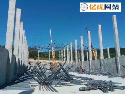 鞍山料棚网架设计